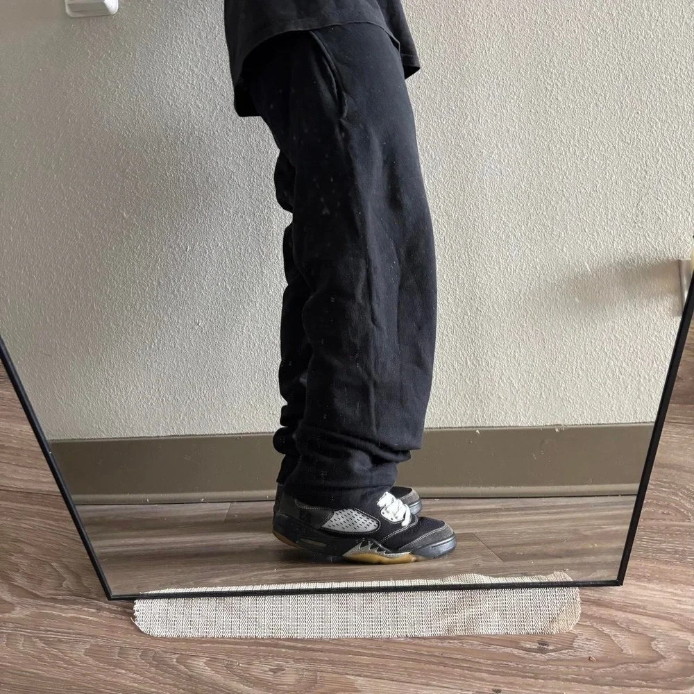 Vintage Y2K/2000s Black Essential Sweatpants! Fits M
